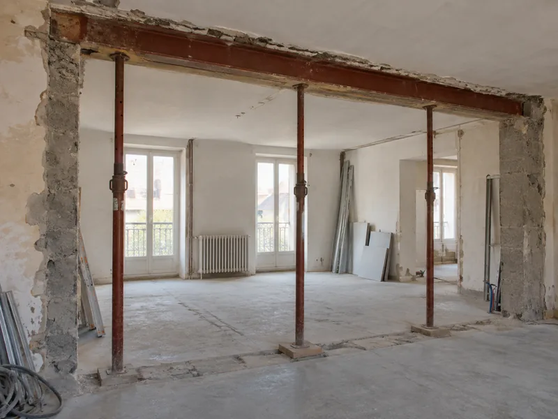 Construction de murs porteurs — Avant