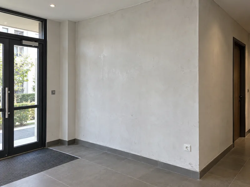 Pose de panneaux décoratifs — Avant