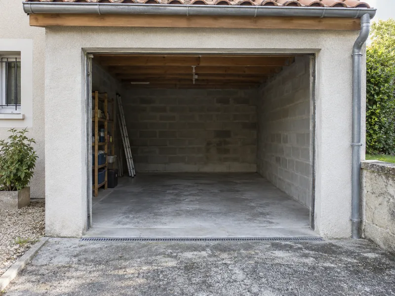 Pose de portes de garage — Avant