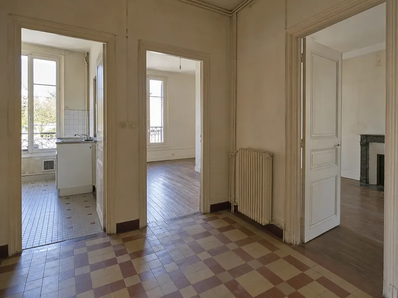 Redistribution des pièces — Avant