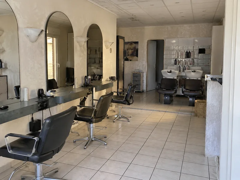 Salons de coiffure — Avant