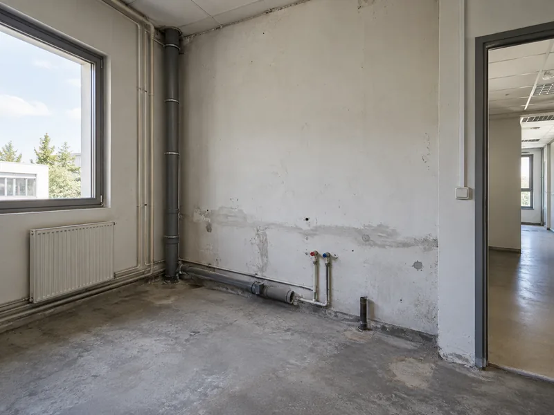 Aménagement de sanitaires du personnel — Avant
